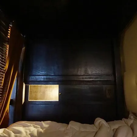 Bed And Butler Hostel